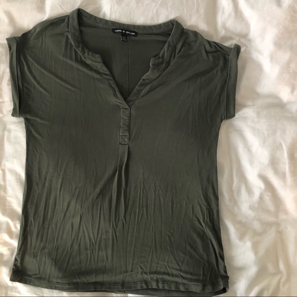 Cable and gauge dark green short sleeve shirt